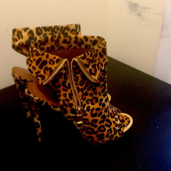 Tiger Printed High Heels - Picture 2 of 4